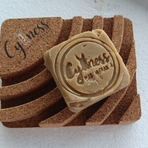 Porte-savon Cyaness en liège naturel avec reliefs antidérapants, format 105×85×15 mm