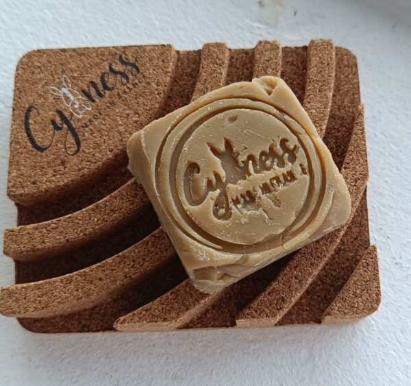 Porte-savon Cyaness en liège naturel avec reliefs antidérapants, format 105×85×15 mm