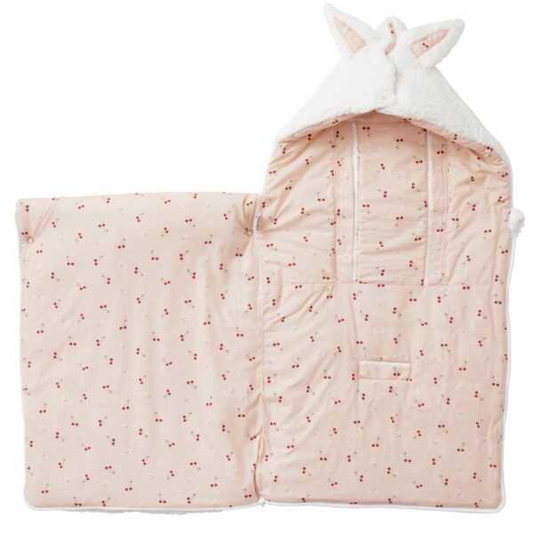 Nid d’ange bébé 405 g extérieur sherpa blanc avec intérieur coton imprimé cerises – douceur et chaleur naturelle.
