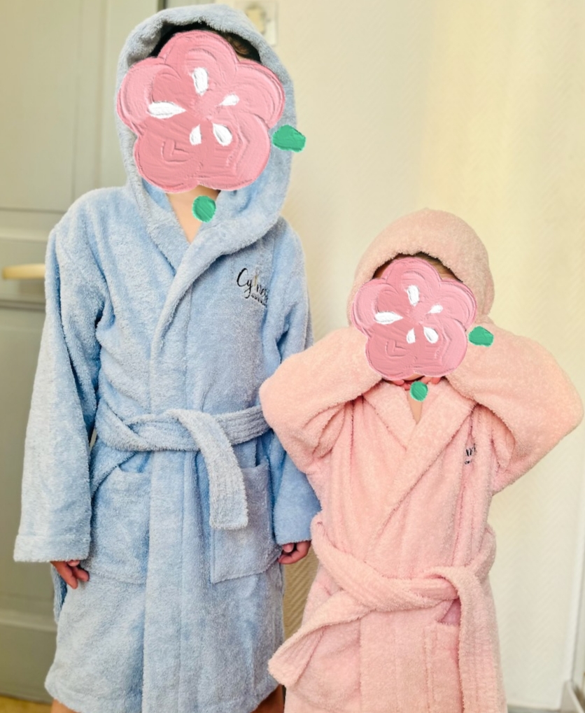 peignoir de bain enfant marque Cyaness en coton 400g/m²